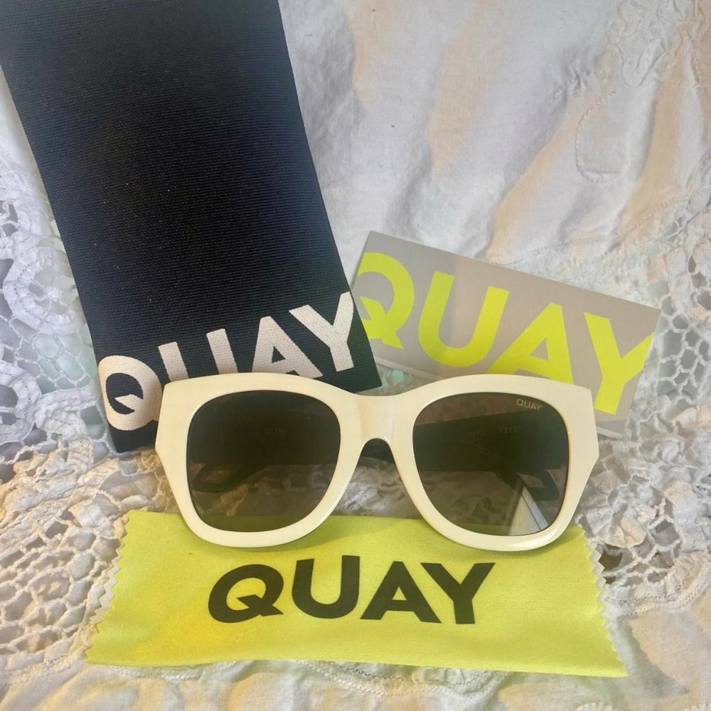 Quay – Polarized After hours Luxe 1212 White Sunglasses - EUC